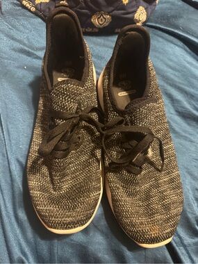Women’s Size 9 Athletic Works Men's Black and Gray Knit Athletic Shoes